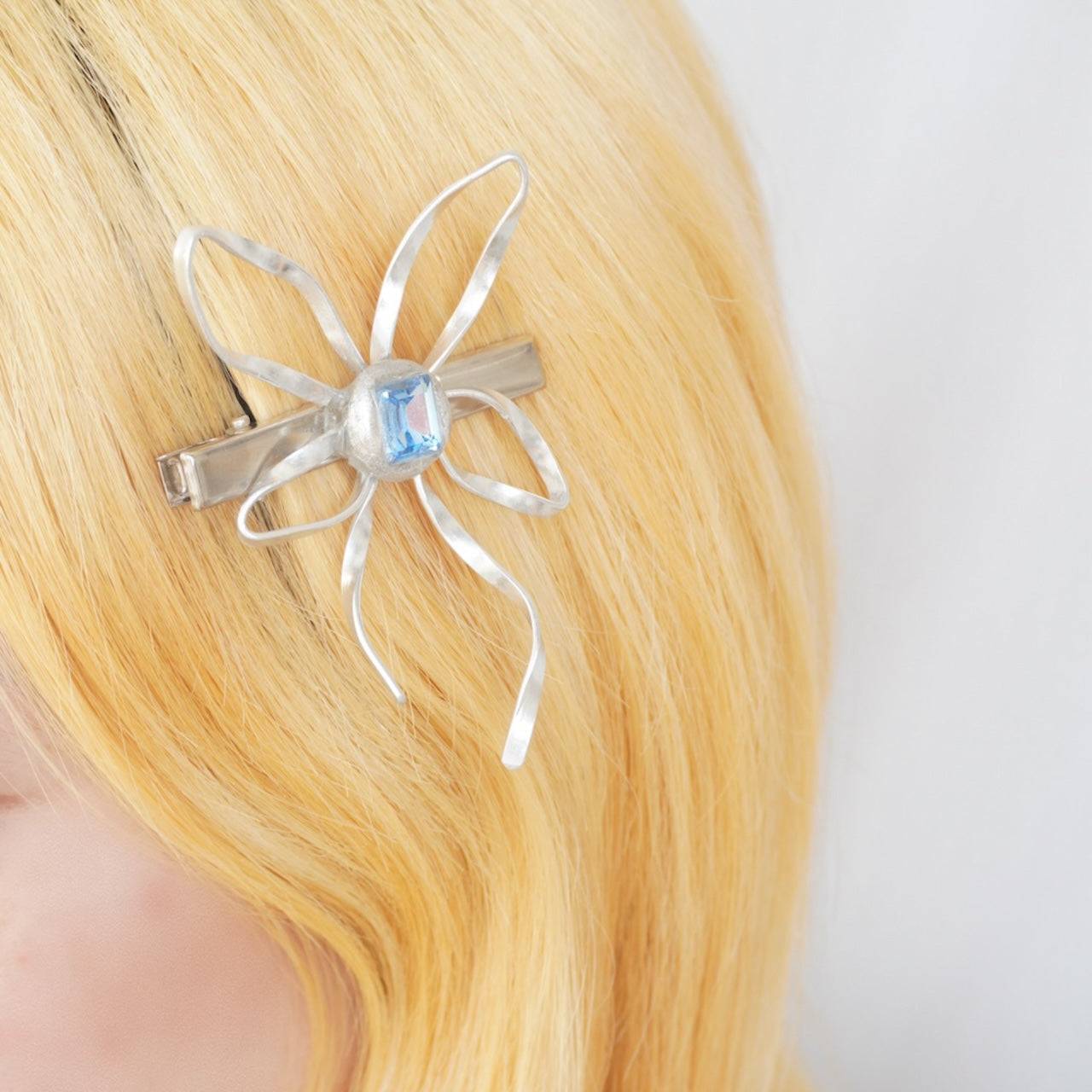 YYE001 Silver Aluminum Wire Butterfly Hairclip (one)